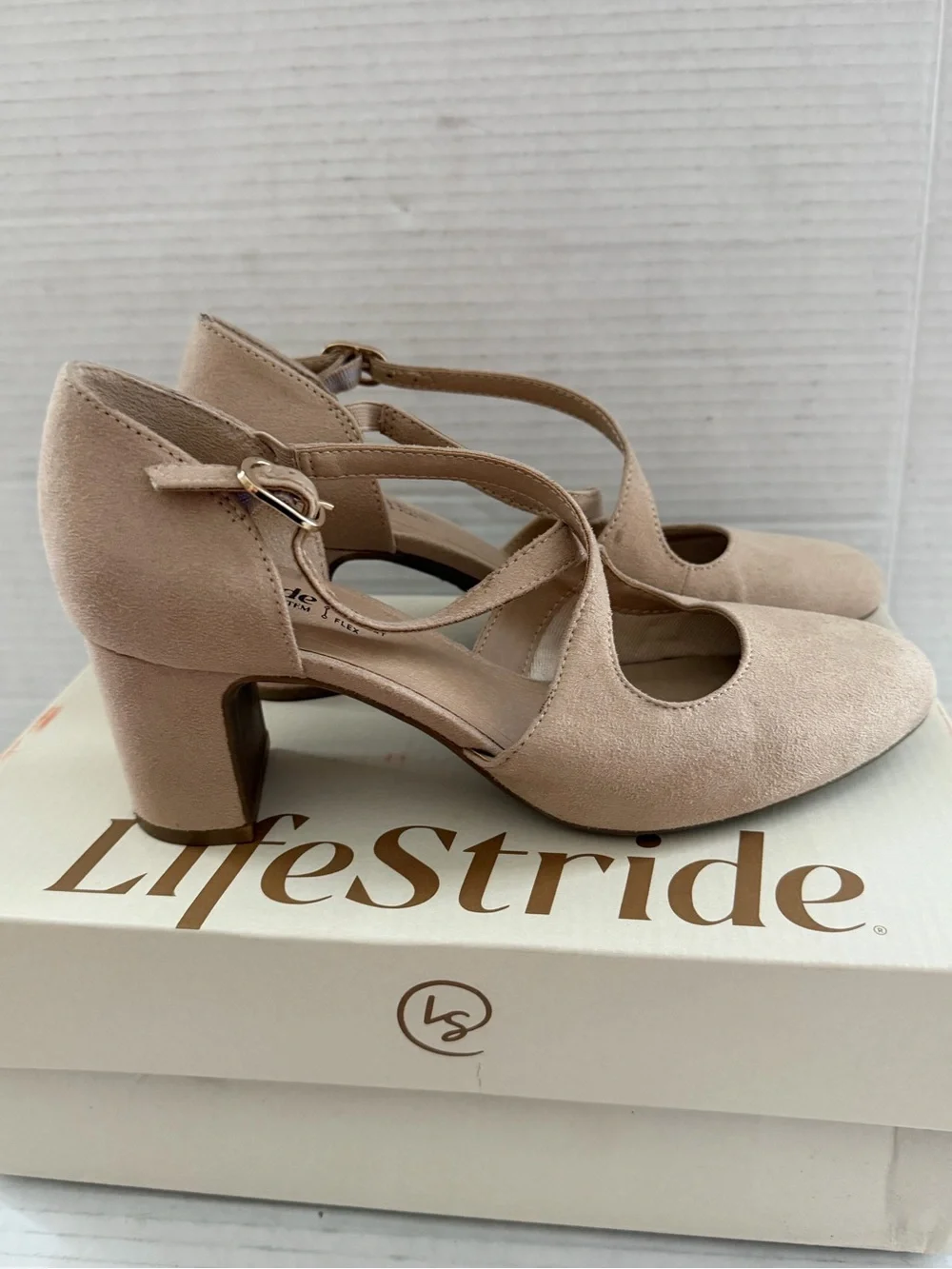 LIFESTRIDE Women's Tracy Strappy Pumps heels Taupe Suede, Size 6